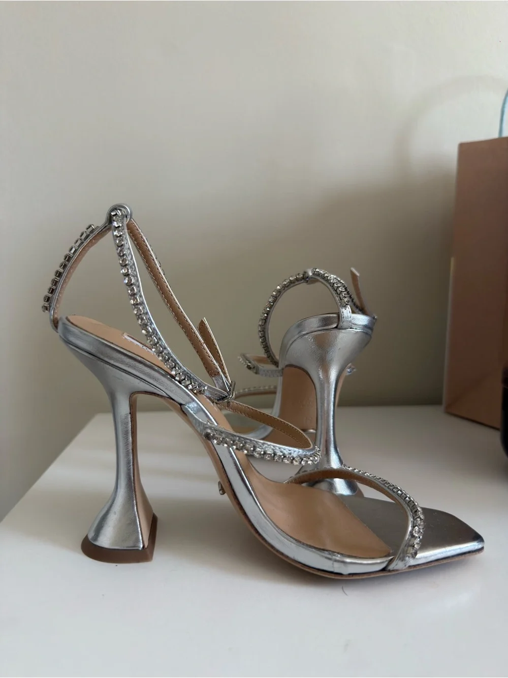 Tony Bianco never worn